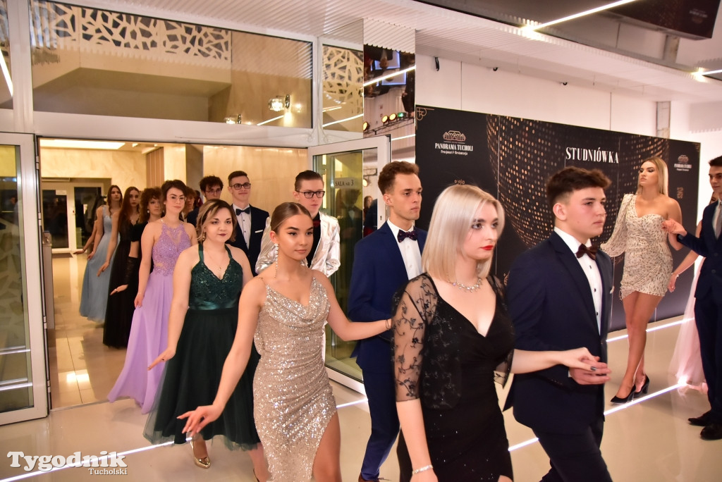 Studniówka LO - POLONEZ i ZDJĘCIA KLASOWE
