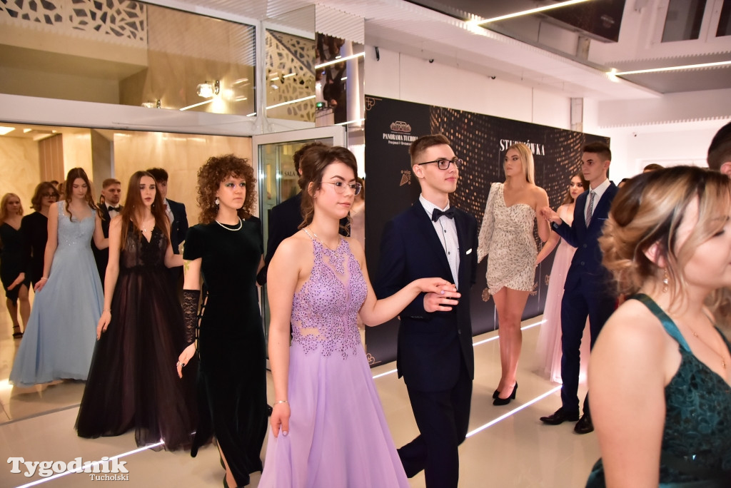 Studniówka LO - POLONEZ i ZDJĘCIA KLASOWE