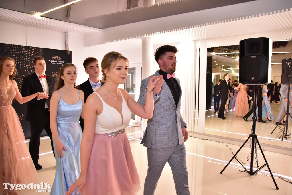 Studniówka LO - POLONEZ i ZDJĘCIA KLASOWE