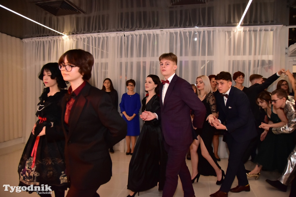 Studniówka LO - POLONEZ i ZDJĘCIA KLASOWE