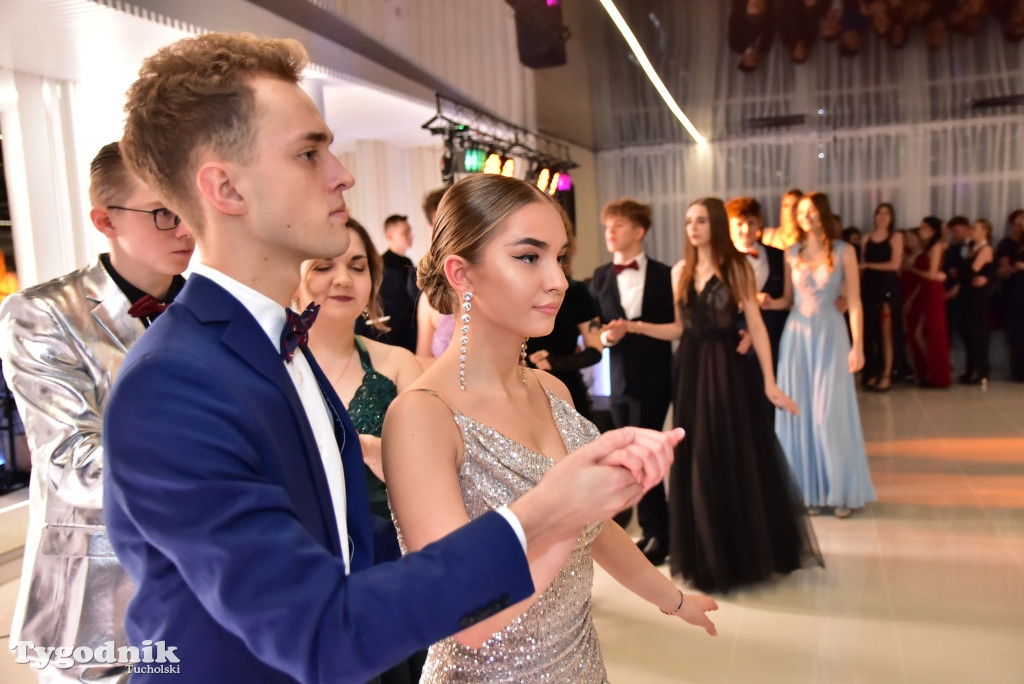Studniówka LO - POLONEZ i ZDJĘCIA KLASOWE