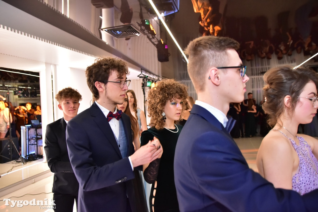 Studniówka LO - POLONEZ i ZDJĘCIA KLASOWE
