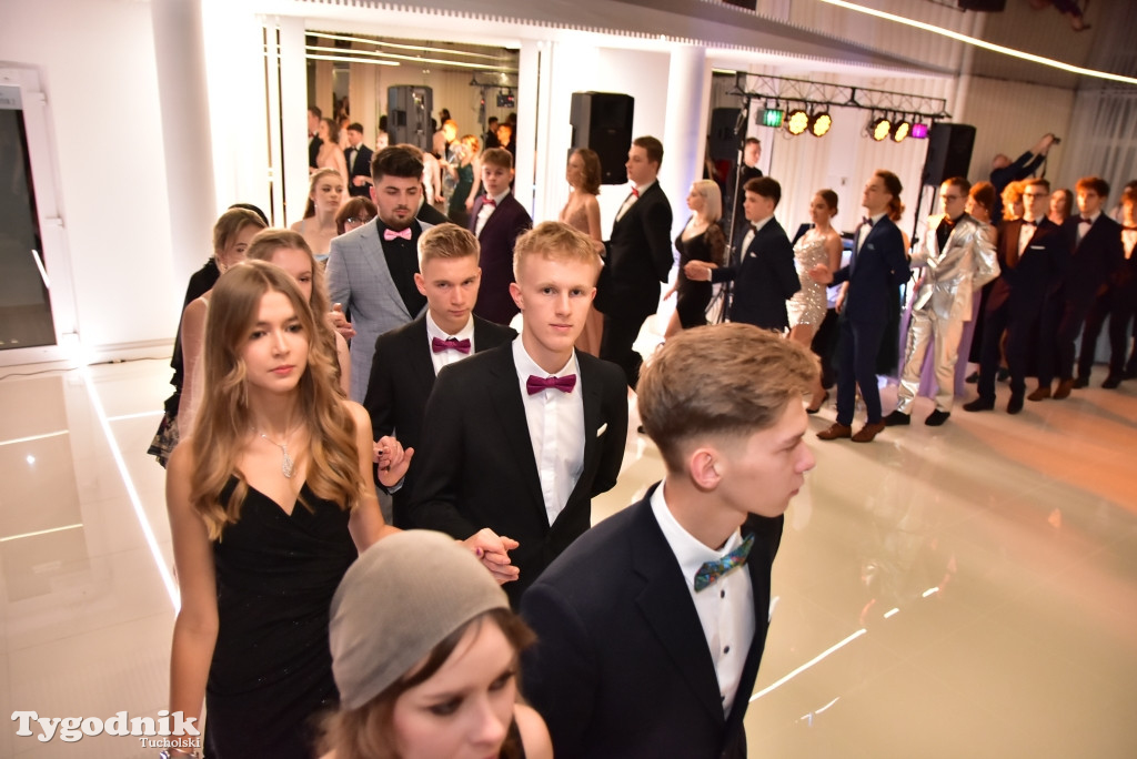 Studniówka LO - POLONEZ i ZDJĘCIA KLASOWE