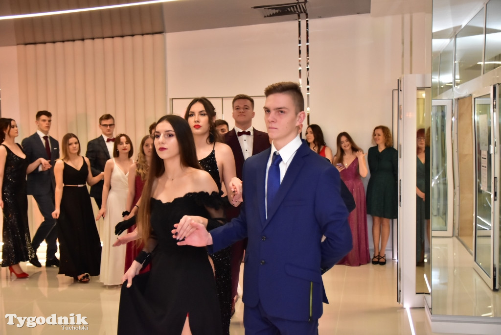 Studniówka LO - POLONEZ i ZDJĘCIA KLASOWE