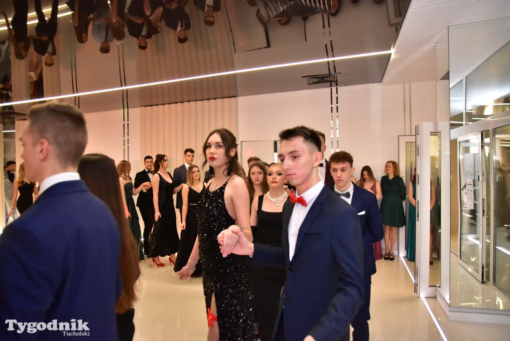 Studniówka LO - POLONEZ i ZDJĘCIA KLASOWE