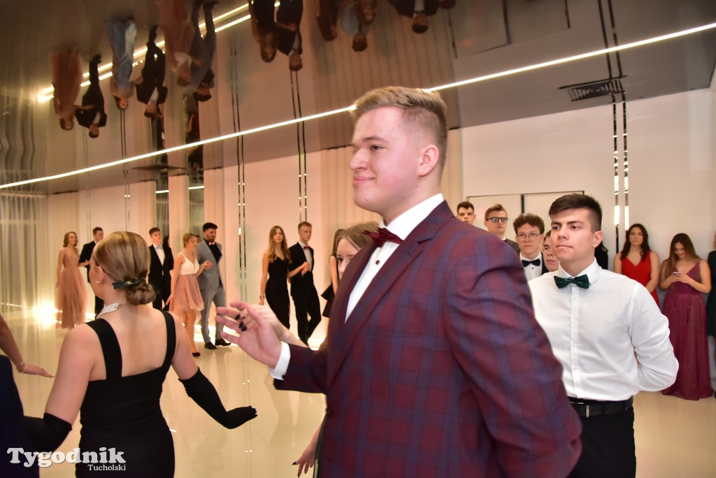 Studniówka LO - POLONEZ i ZDJĘCIA KLASOWE