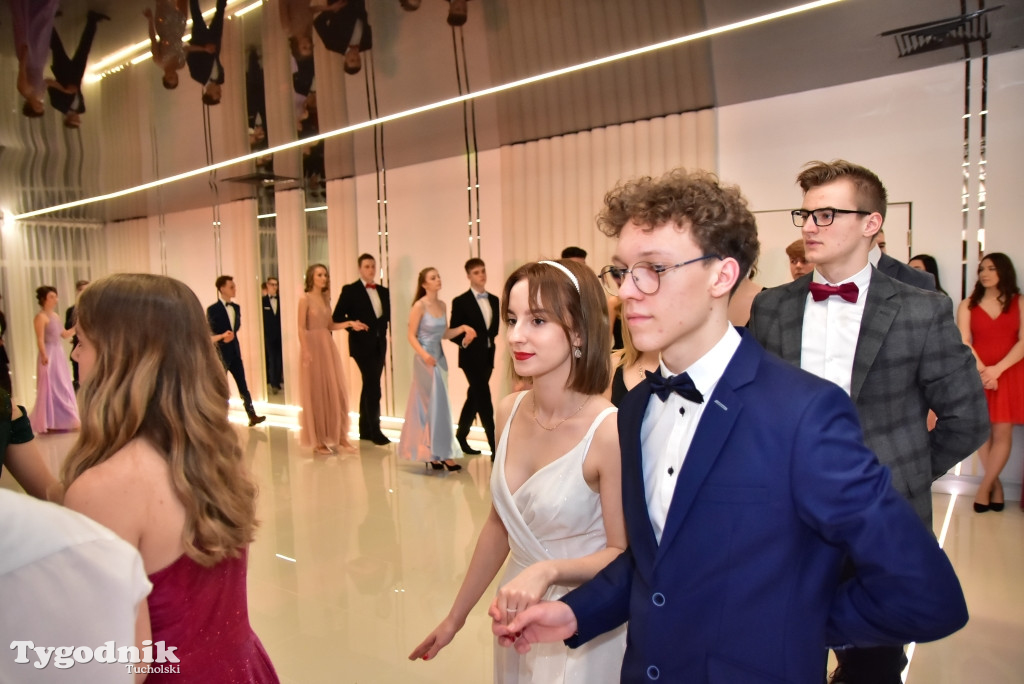 Studniówka LO - POLONEZ i ZDJĘCIA KLASOWE