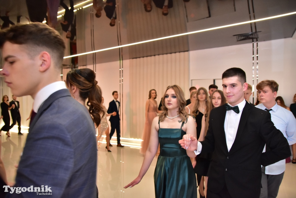 Studniówka LO - POLONEZ i ZDJĘCIA KLASOWE