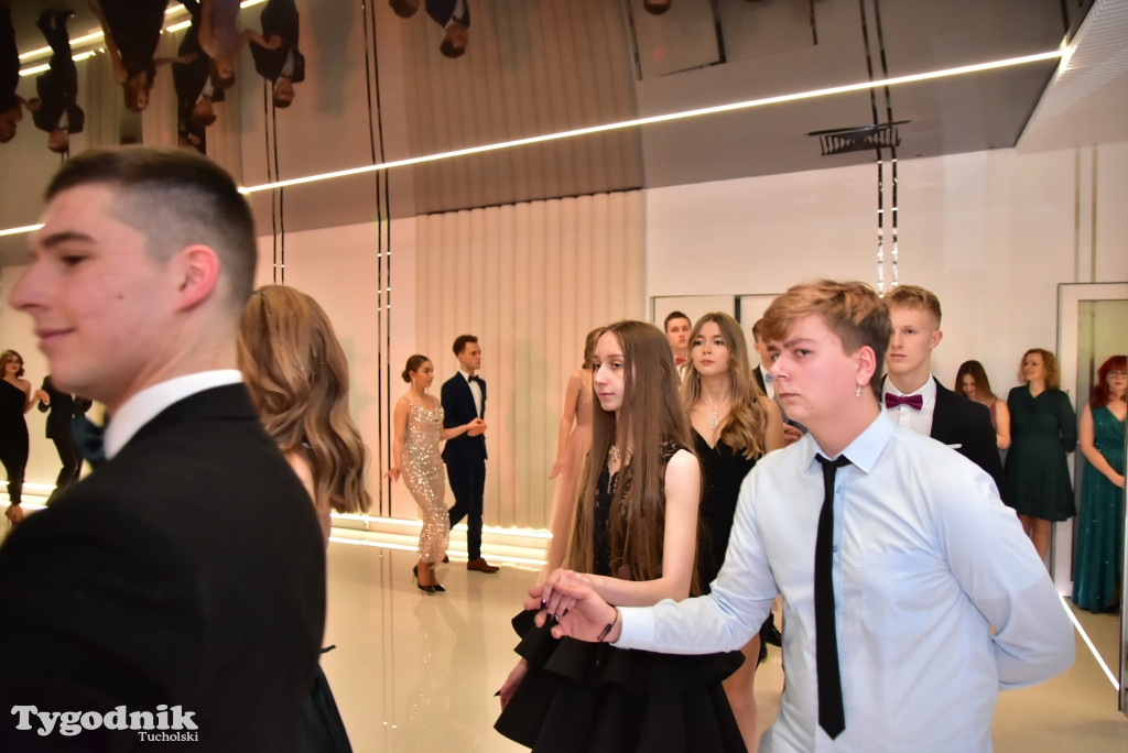 Studniówka LO - POLONEZ i ZDJĘCIA KLASOWE