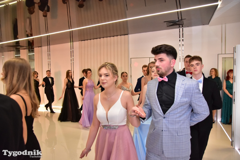 Studniówka LO - POLONEZ i ZDJĘCIA KLASOWE