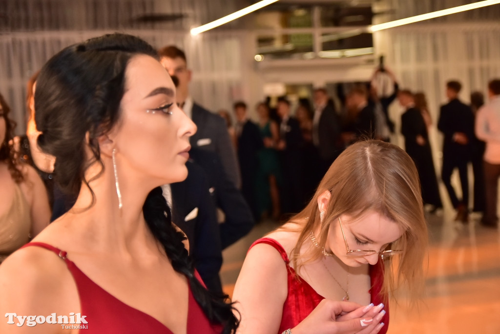 Studniówka LO - POLONEZ i ZDJĘCIA KLASOWE