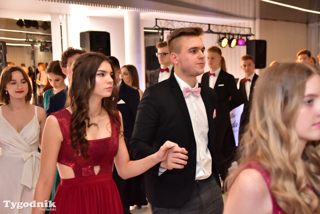 Studniówka LO - POLONEZ i ZDJĘCIA KLASOWE