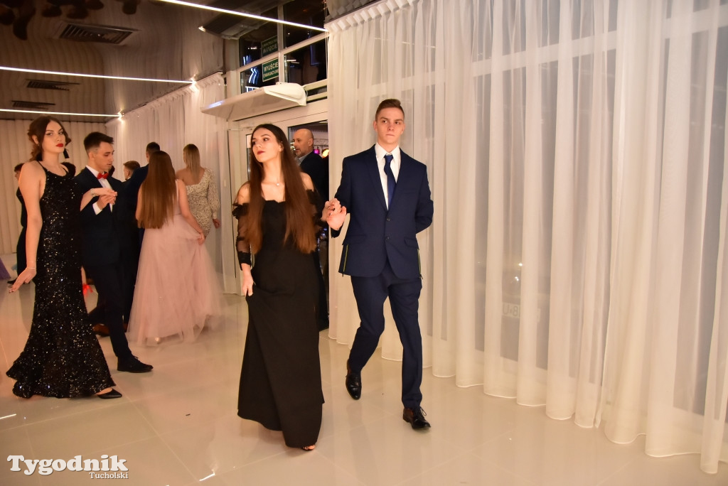Studniówka LO - POLONEZ i ZDJĘCIA KLASOWE
