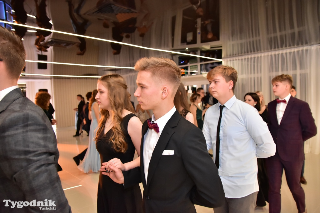 Studniówka LO - POLONEZ i ZDJĘCIA KLASOWE