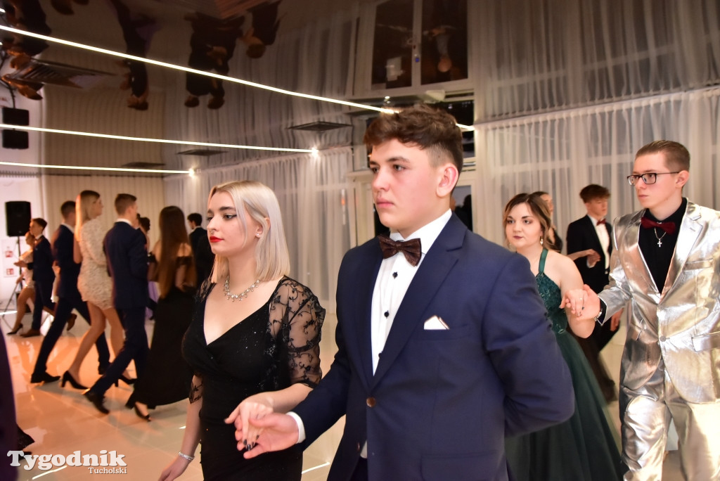 Studniówka LO - POLONEZ i ZDJĘCIA KLASOWE