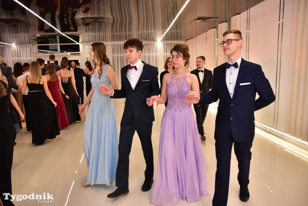 Studniówka LO - POLONEZ i ZDJĘCIA KLASOWE