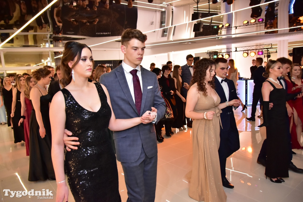 Studniówka LO - POLONEZ i ZDJĘCIA KLASOWE