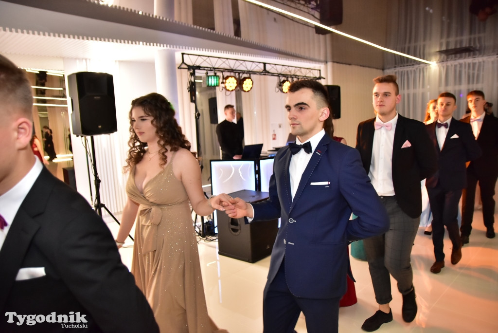 Studniówka LO - POLONEZ i ZDJĘCIA KLASOWE