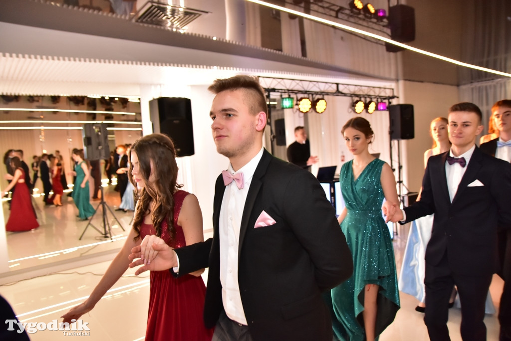 Studniówka LO - POLONEZ i ZDJĘCIA KLASOWE