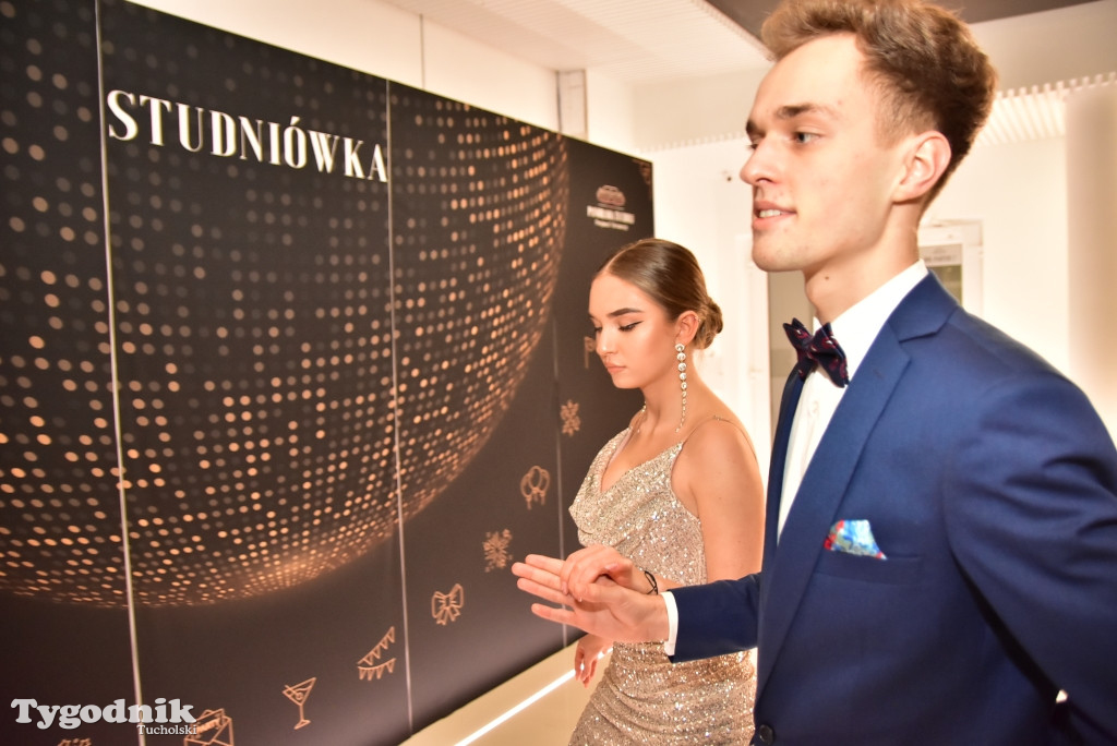 Studniówka LO - POLONEZ i ZDJĘCIA KLASOWE