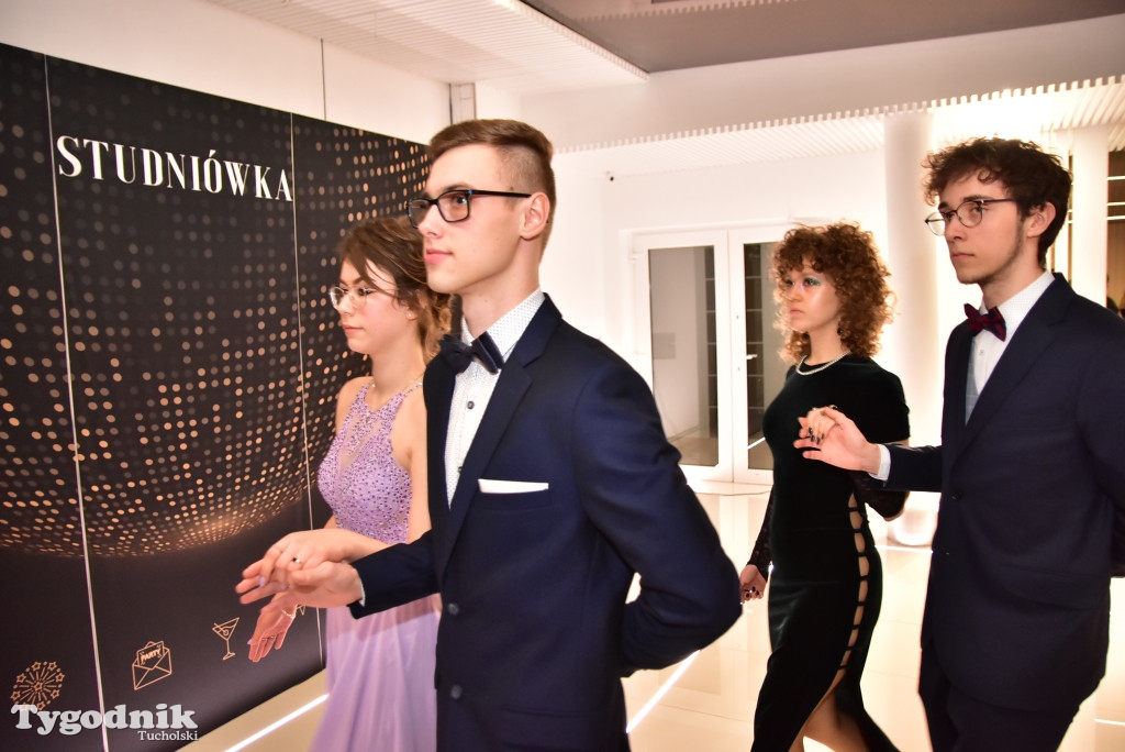 Studniówka LO - POLONEZ i ZDJĘCIA KLASOWE