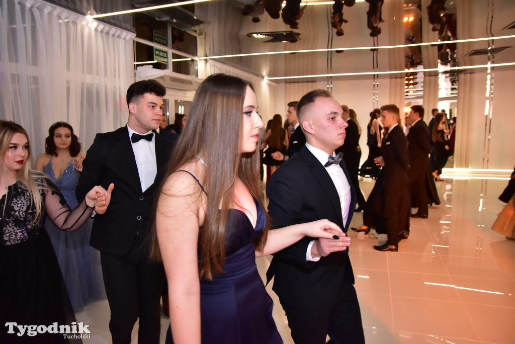 Studniówka LO - POLONEZ i ZDJĘCIA KLASOWE