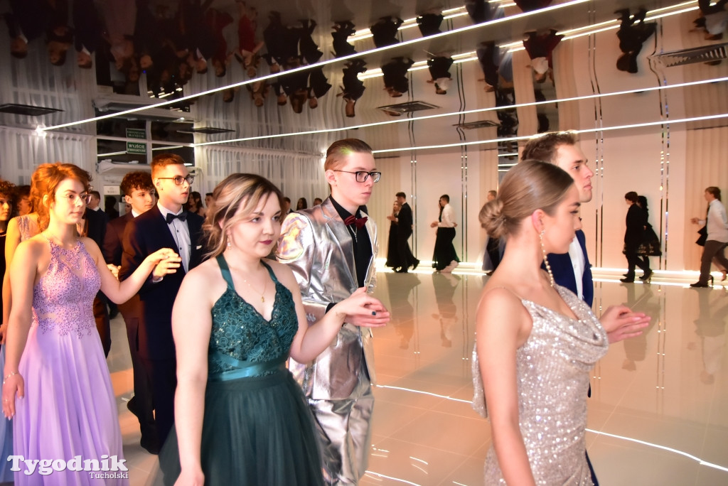 Studniówka LO - POLONEZ i ZDJĘCIA KLASOWE