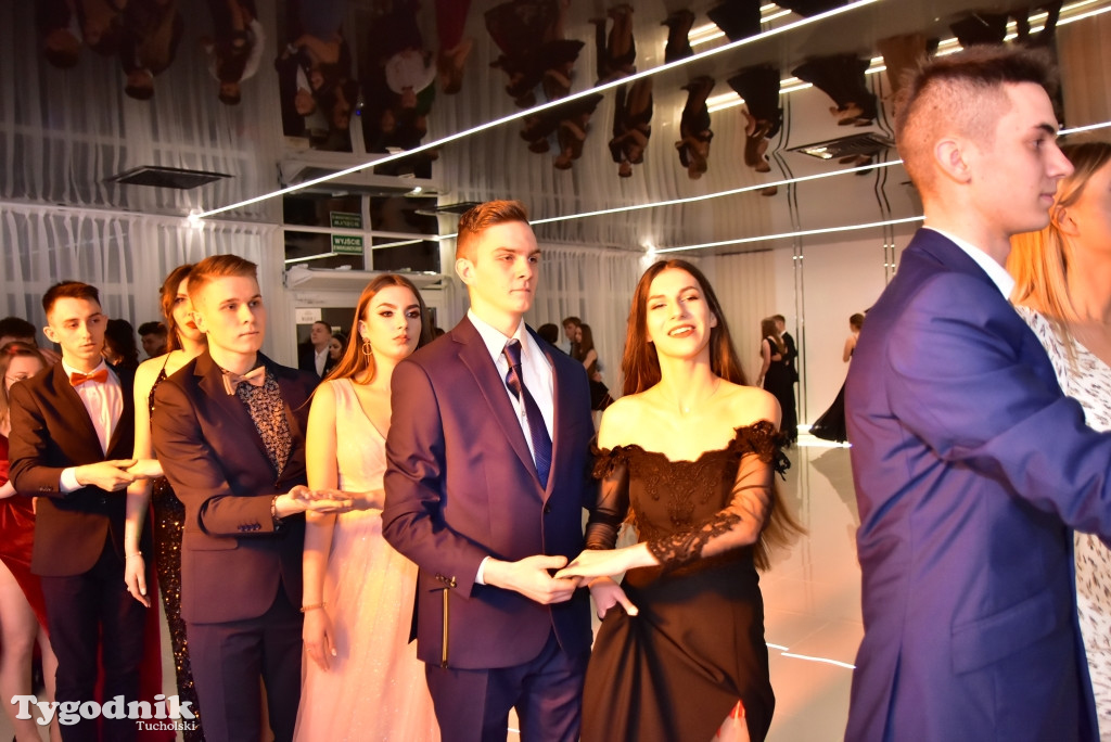 Studniówka LO - POLONEZ i ZDJĘCIA KLASOWE