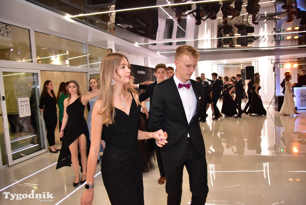 Studniówka LO - POLONEZ i ZDJĘCIA KLASOWE