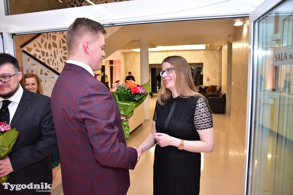 Studniówka LO - POLONEZ i ZDJĘCIA KLASOWE