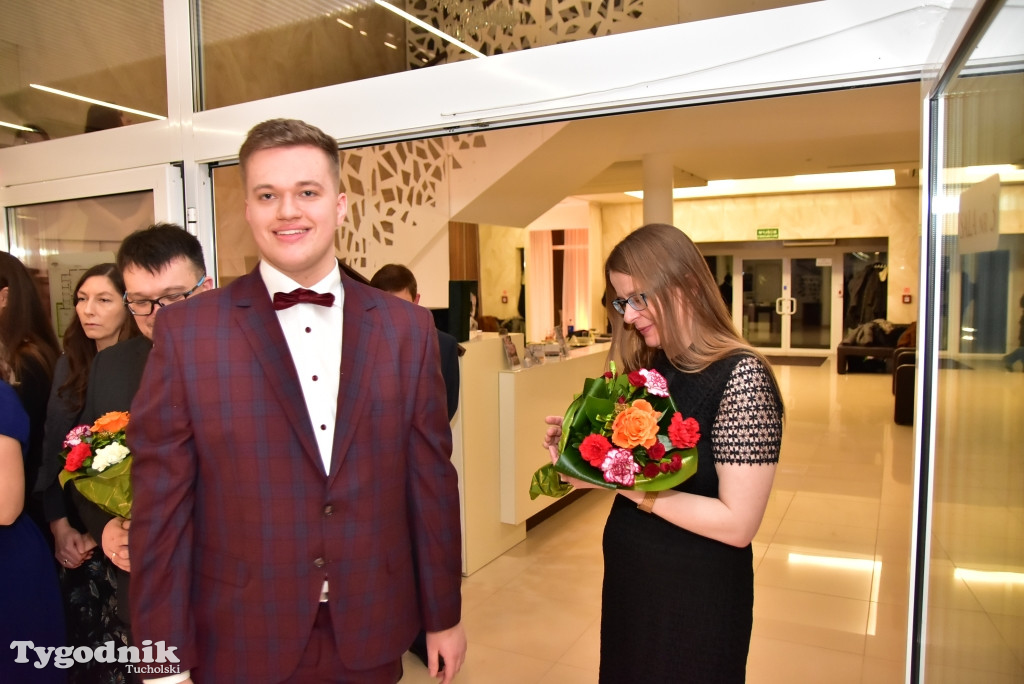 Studniówka LO - POLONEZ i ZDJĘCIA KLASOWE