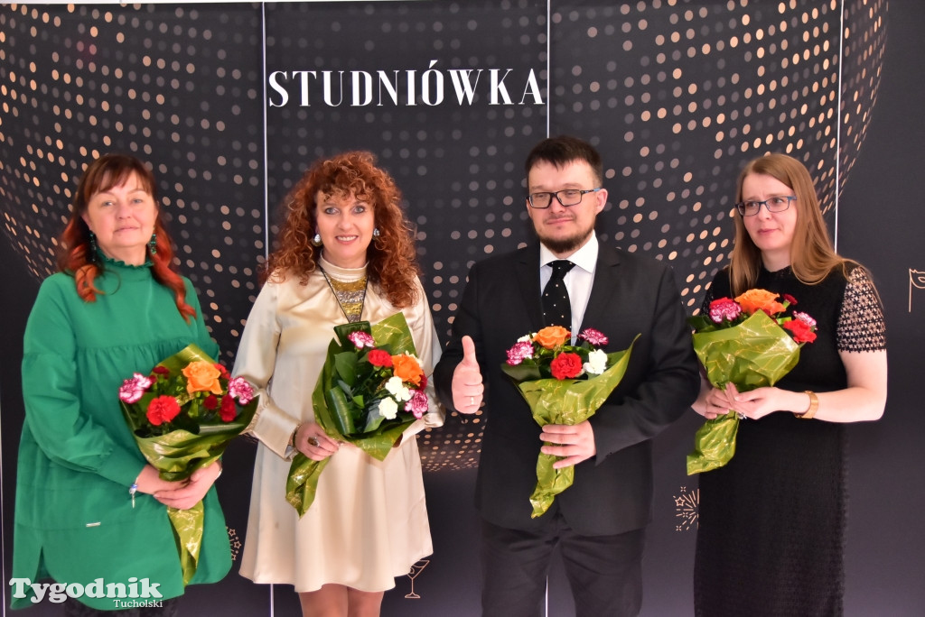 Studniówka LO - POLONEZ i ZDJĘCIA KLASOWE