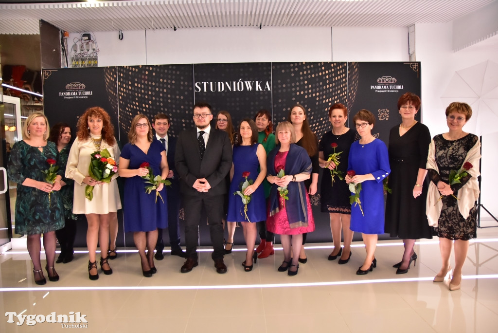 Studniówka LO - POLONEZ i ZDJĘCIA KLASOWE