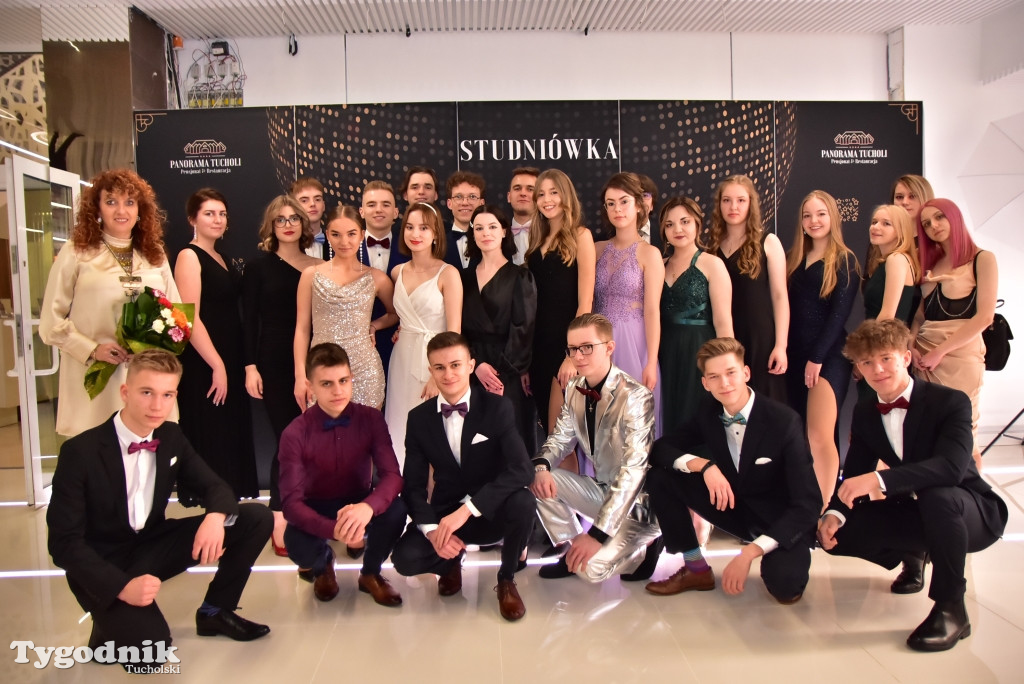 Studniówka LO - POLONEZ i ZDJĘCIA KLASOWE