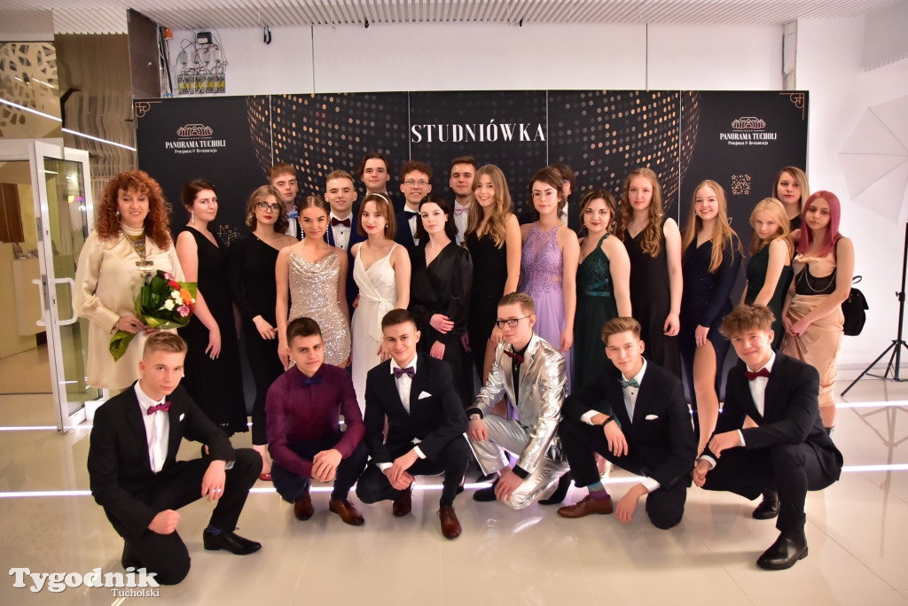 Studniówka LO - POLONEZ i ZDJĘCIA KLASOWE