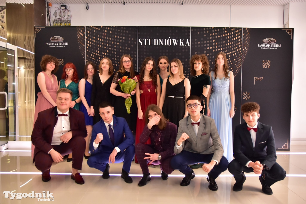 Studniówka LO - POLONEZ i ZDJĘCIA KLASOWE