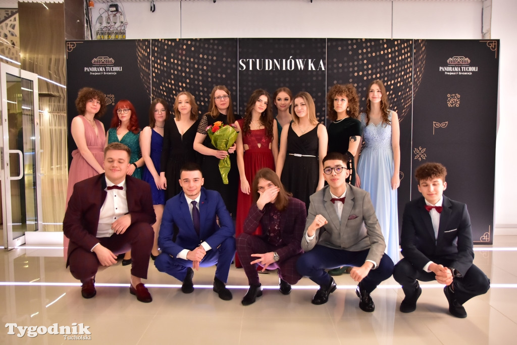 Studniówka LO - POLONEZ i ZDJĘCIA KLASOWE