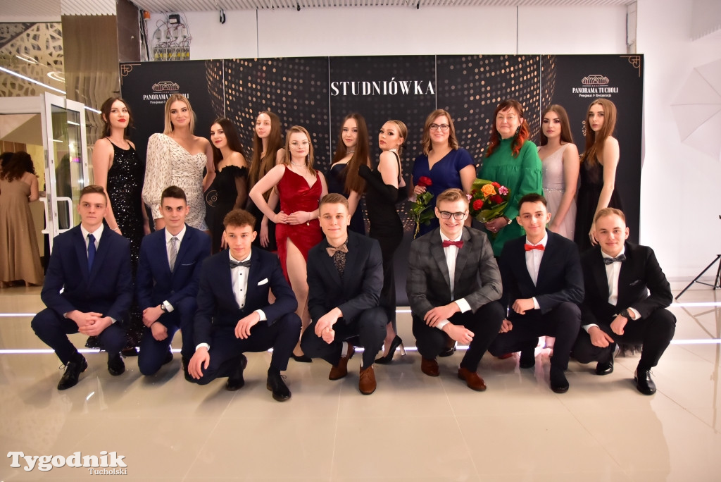 Studniówka LO - POLONEZ i ZDJĘCIA KLASOWE