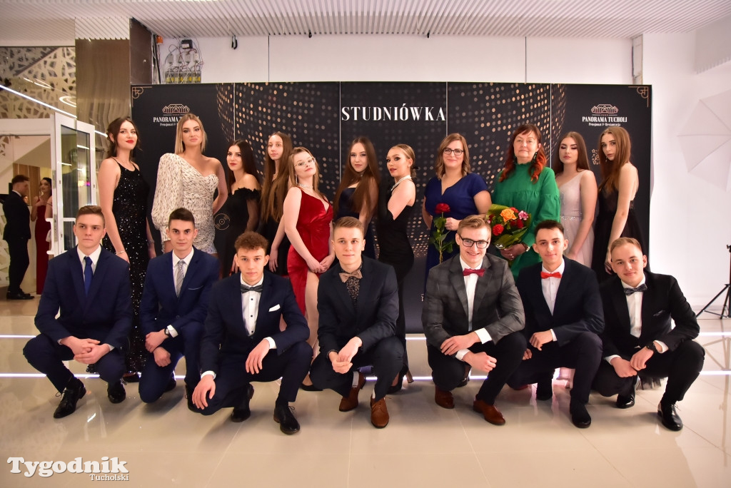 Studniówka LO - POLONEZ i ZDJĘCIA KLASOWE