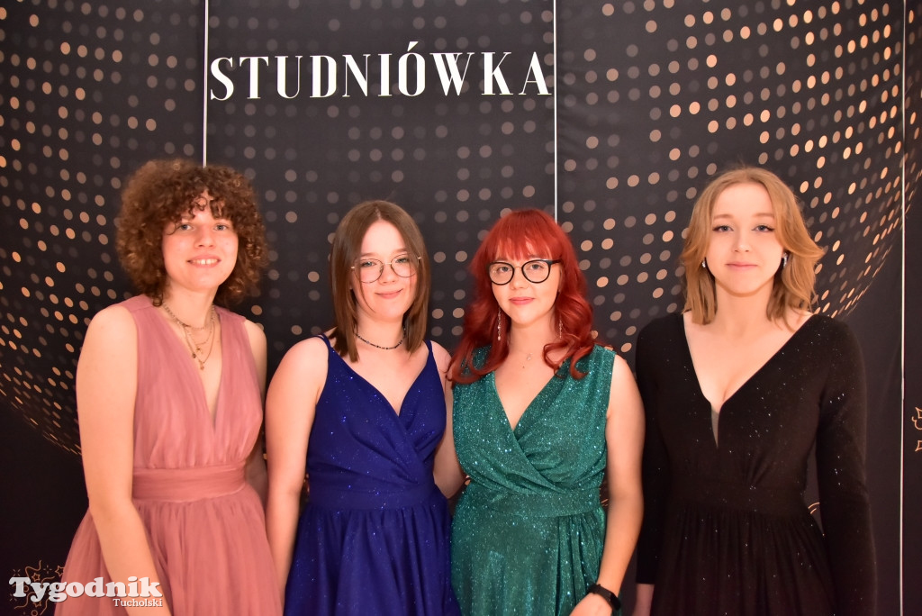 Studniówka LO - IMPREZA i ZDJĘCIA NA ŚCIANCE