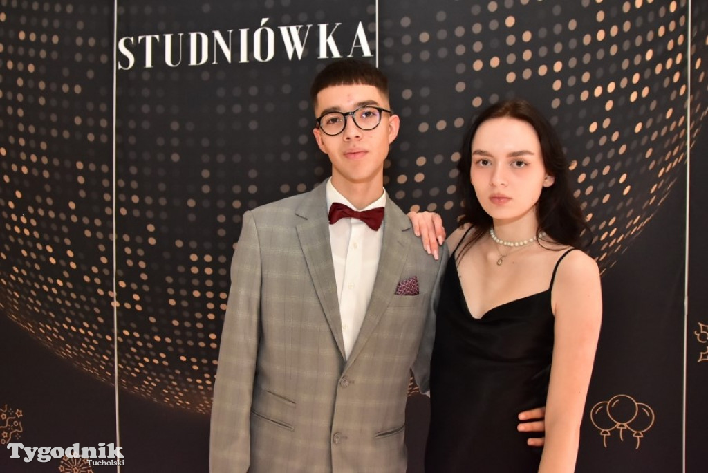 Studniówka LO - IMPREZA i ZDJĘCIA NA ŚCIANCE
