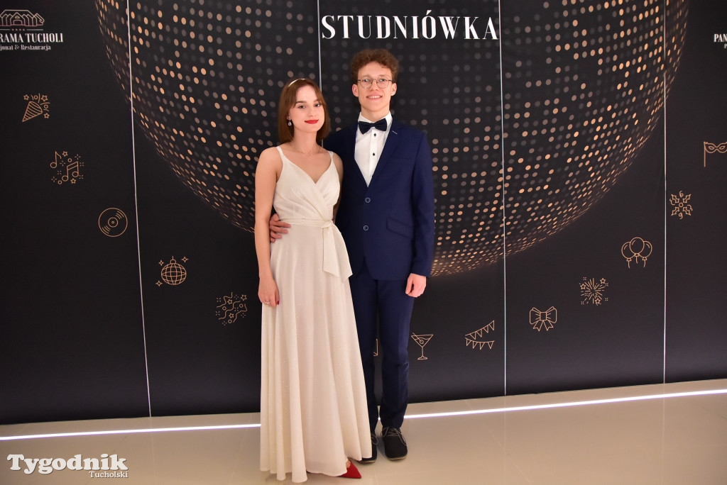 Studniówka LO - IMPREZA i ZDJĘCIA NA ŚCIANCE