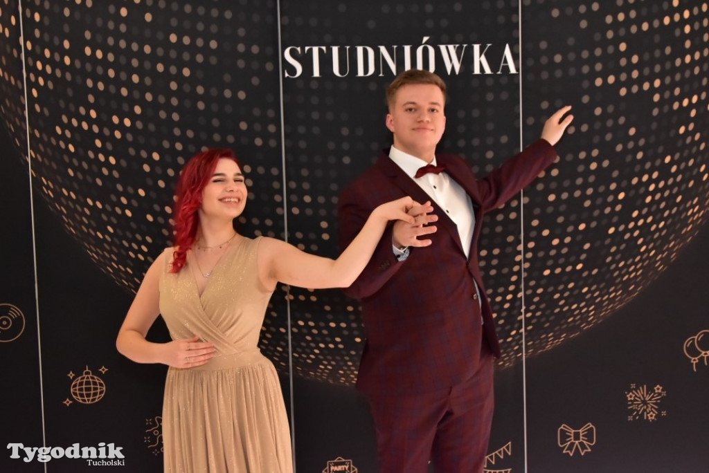 Studniówka LO - IMPREZA i ZDJĘCIA NA ŚCIANCE