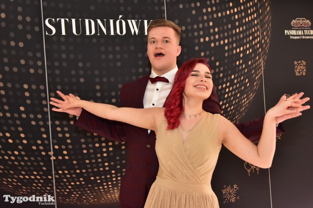 Studniówka LO - IMPREZA i ZDJĘCIA NA ŚCIANCE