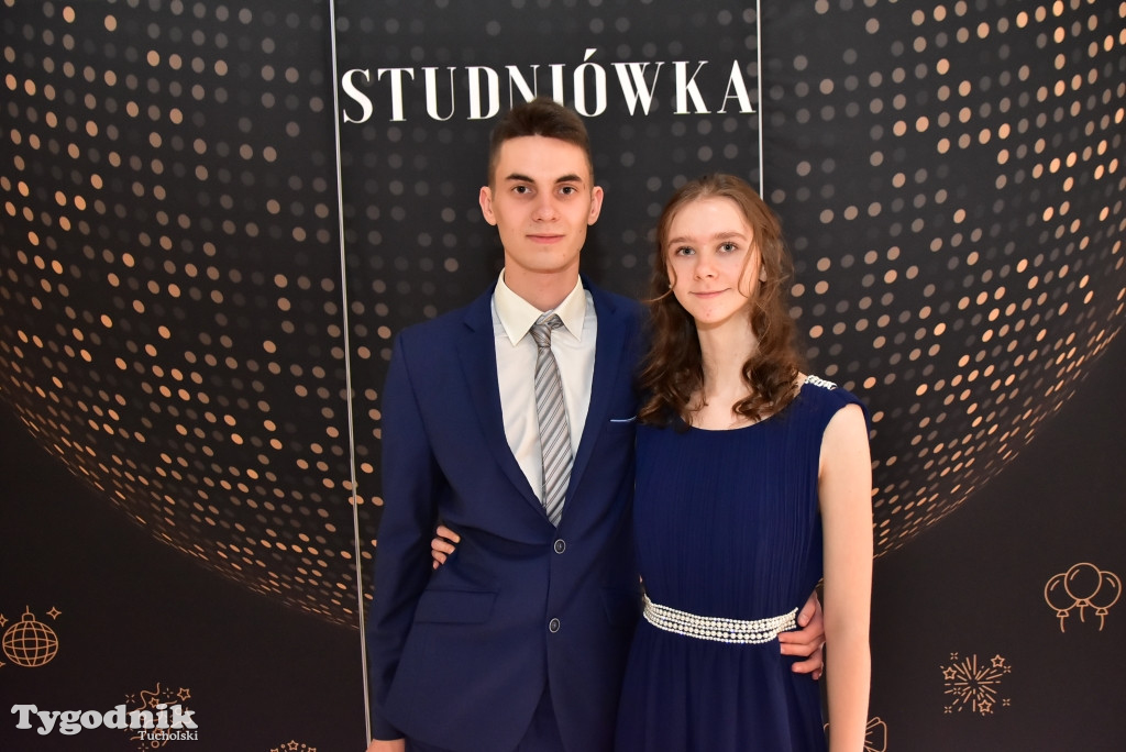 Studniówka LO - IMPREZA i ZDJĘCIA NA ŚCIANCE