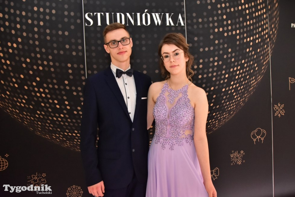 Studniówka LO - IMPREZA i ZDJĘCIA NA ŚCIANCE