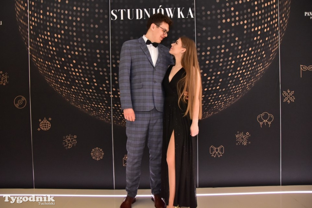 Studniówka LO - IMPREZA i ZDJĘCIA NA ŚCIANCE
