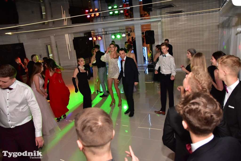 Studniówka LO - IMPREZA i ZDJĘCIA NA ŚCIANCE