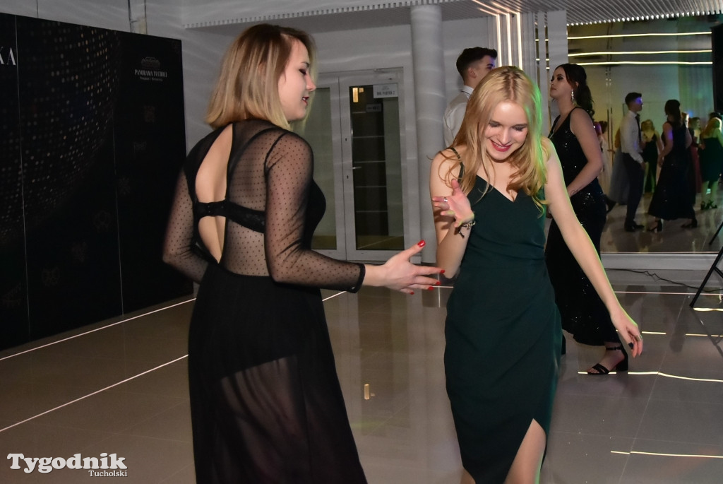Studniówka LO - IMPREZA i ZDJĘCIA NA ŚCIANCE