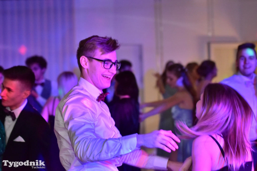 Studniówka LO - IMPREZA i ZDJĘCIA NA ŚCIANCE